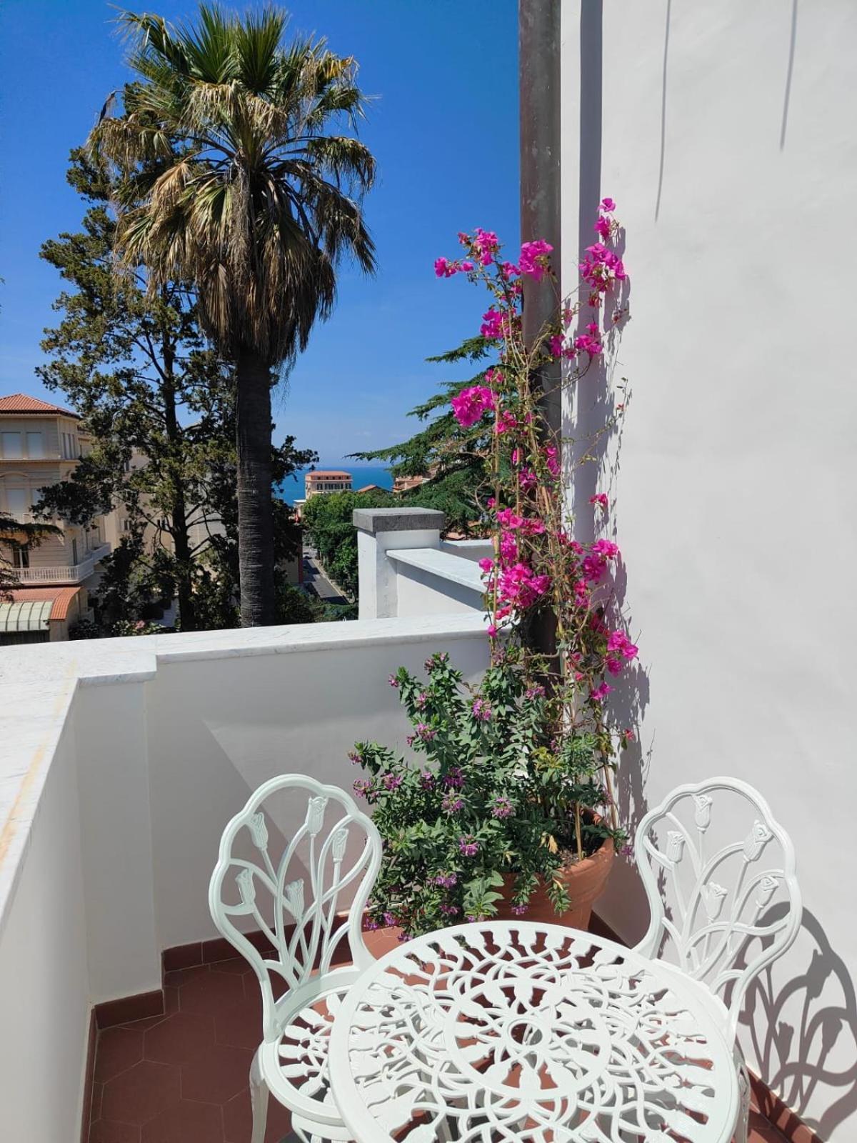 Casa Enzina Hotel Sorrento Exterior foto